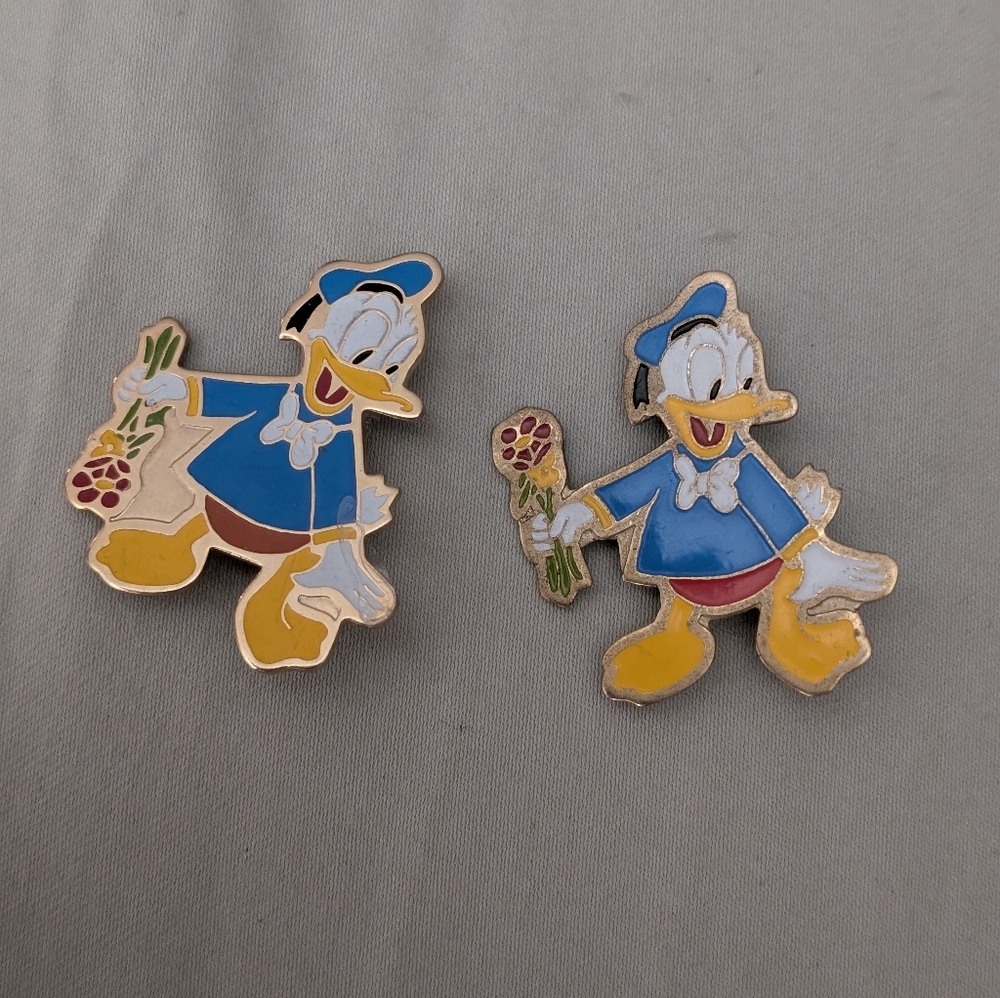 2 Vintage Walt Disney Productions 1979 Donald Duck & Flowers Pin